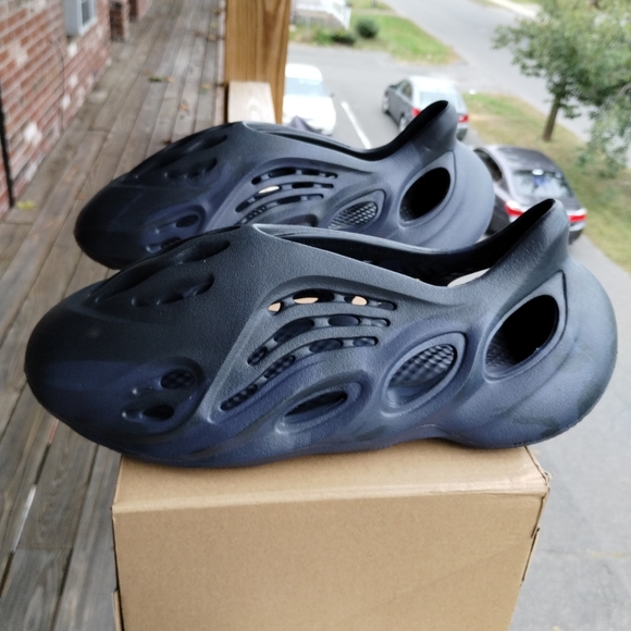 Yeezy Foam Runner Blue Mineral Size 11 - Picture 3 of 6